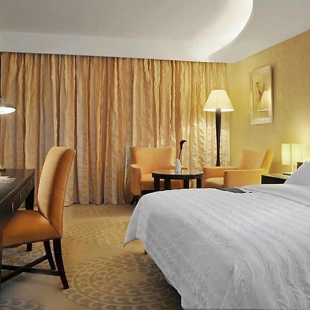 Le Meridien Pyramids Hotel & Spa Giza Екстериор снимка